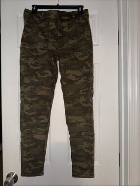 American Eagle Outfitters Olive Camo Skinny Pants